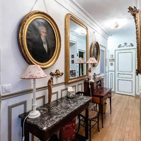 Apartment Veeve - The Timekeeper Paris